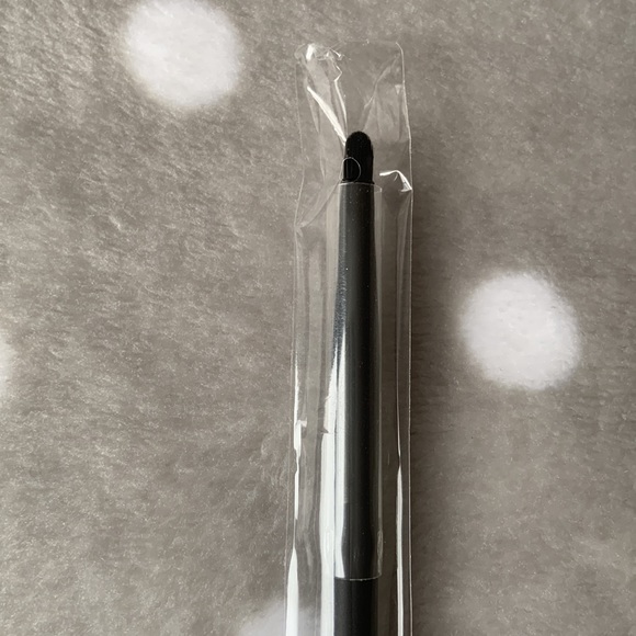NARS Wet/Dry Eyeliner Brush #51 - Picture 3 of 6